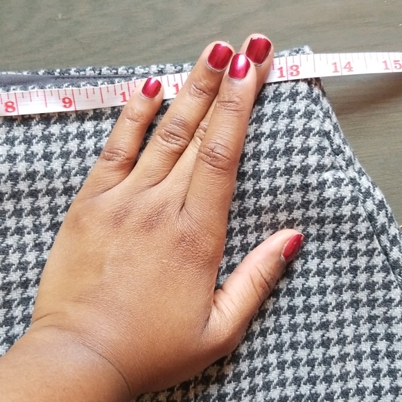 High-waist Checkered Mini Skirt - Picture 4 of 7